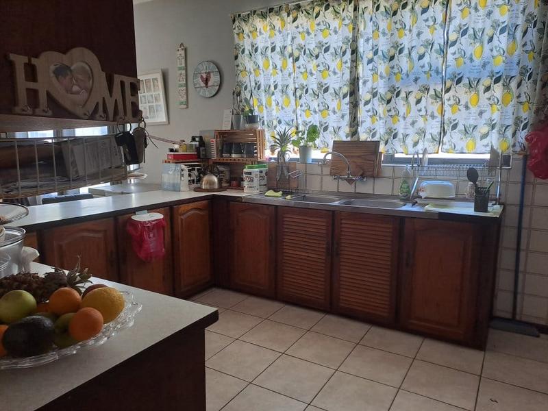 3 Bedroom Property for Sale in Sandbaai Western Cape